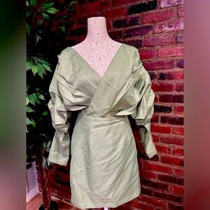 Green off the shoulder front plunge midi dress size S